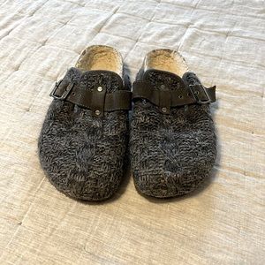 American Eagle Clogs